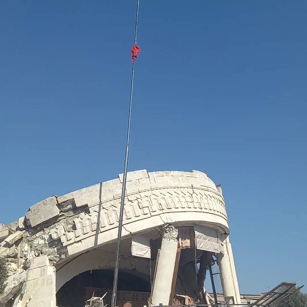 Taliban deprem yardımını poşet içinde teslim etti! İlginç anlar sosyal medyada gündem oldu 13